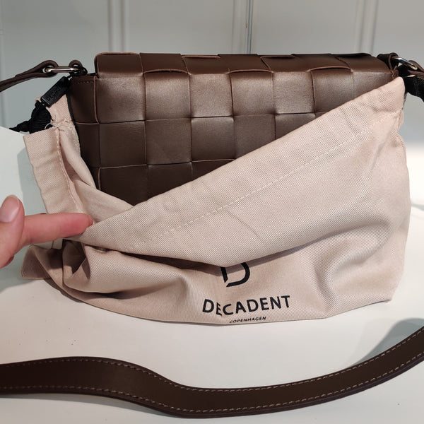 Shop secondhand brun flet taske online hos Tales