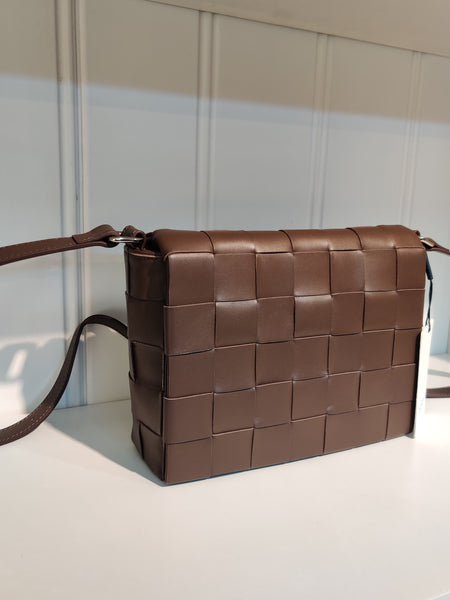 Shop secondhand brun flet taske online hos Tales