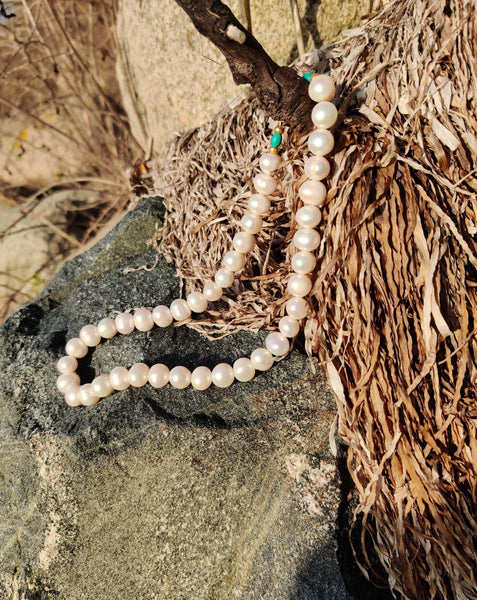 Treasures by Tales. Halskæde med ferskvandsperler, sterlingsølv og 24 karat guldbelægning.