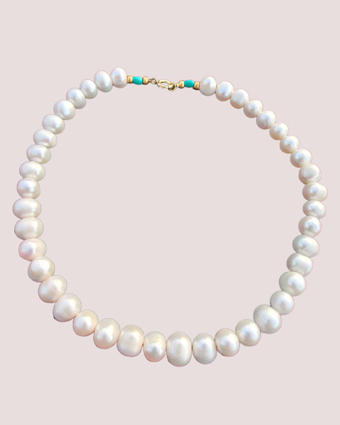 Treasures by Tales. Halskæde med ferskvandsperler, sterlingsølv og 24 karat guldbelægning.