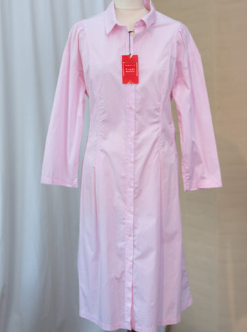 Køb lyserød skjortekjole i bomuld secondhand hos tales. Du kan shoppe online eller i vores butik.