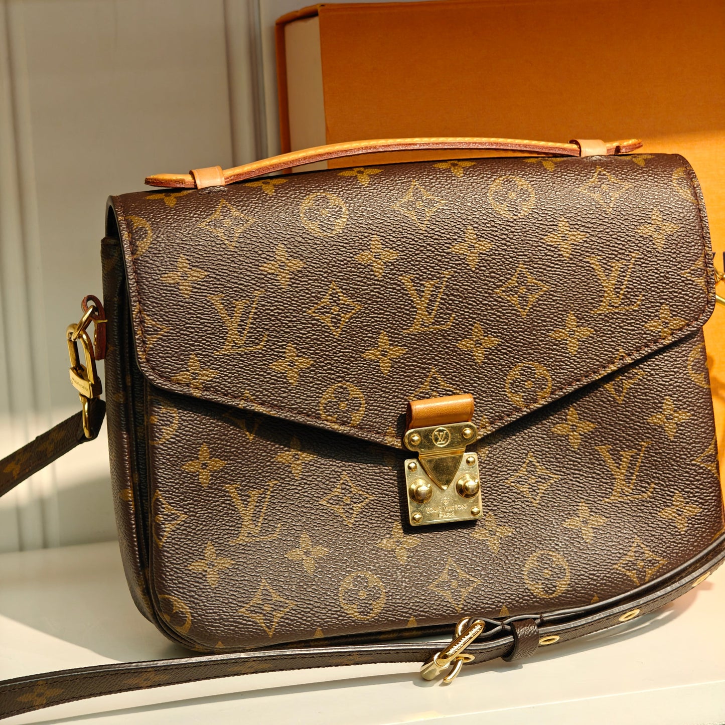 Louis Vuitton taske |T A L E S|