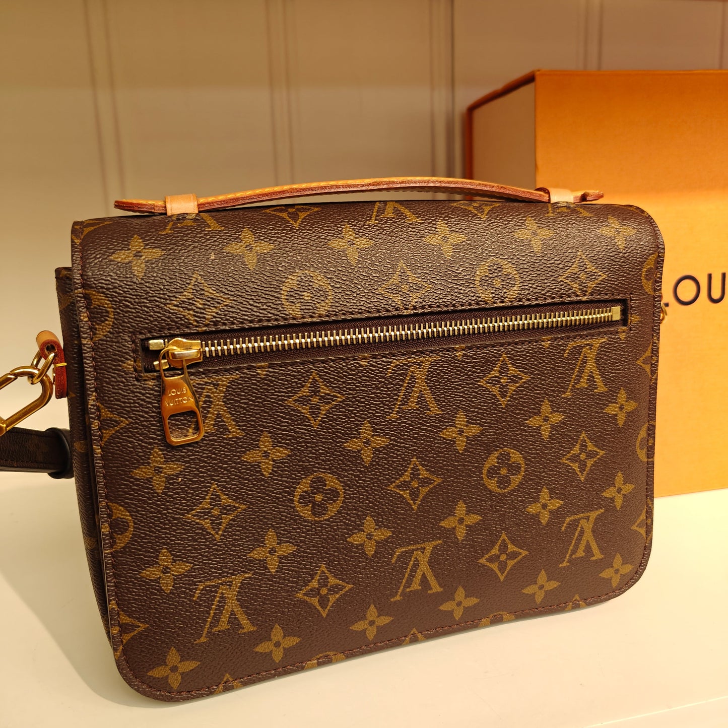 Louis Vuitton taske |T A L E S|