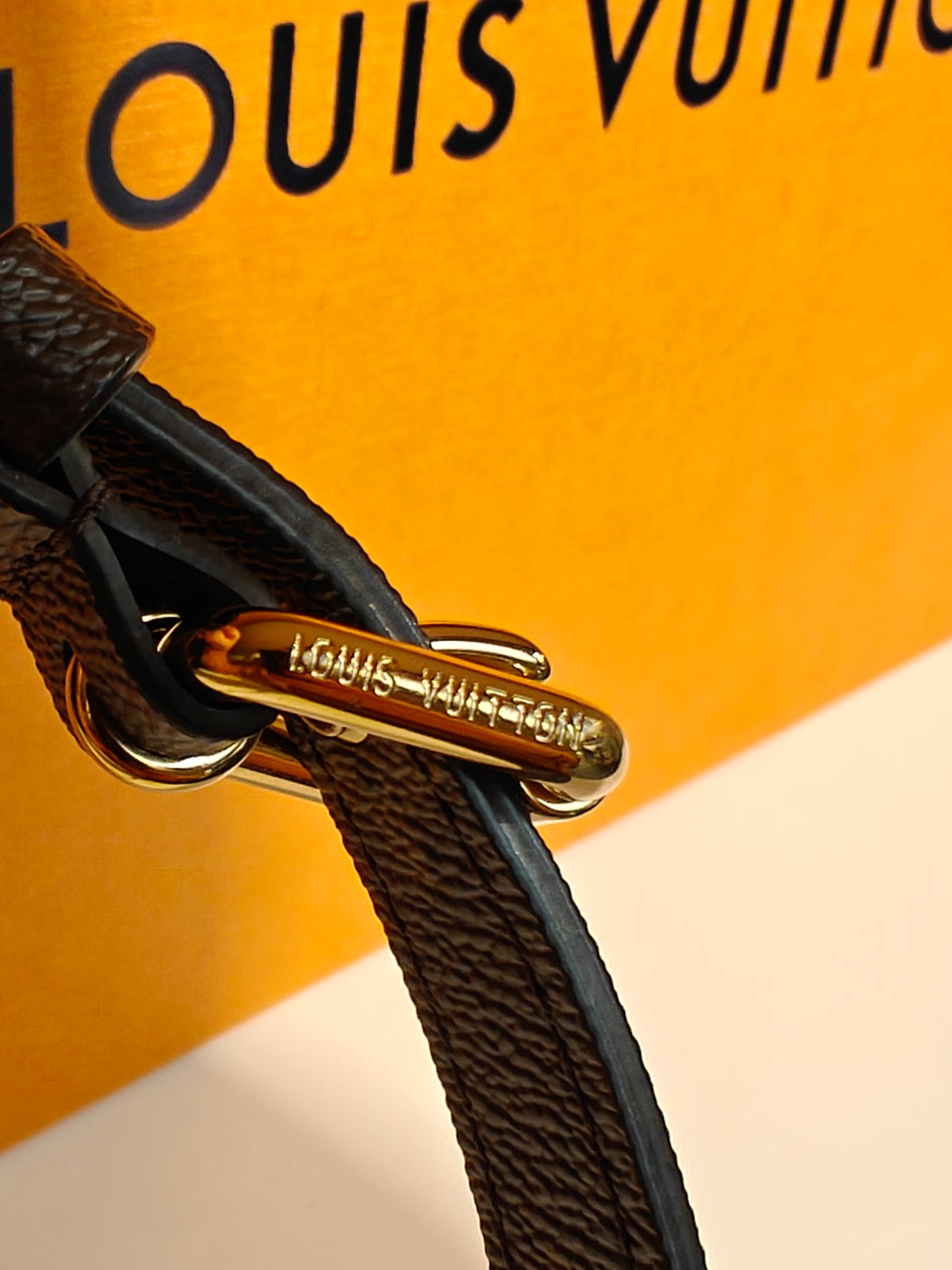 Louis Vuitton taske |T A L E S|