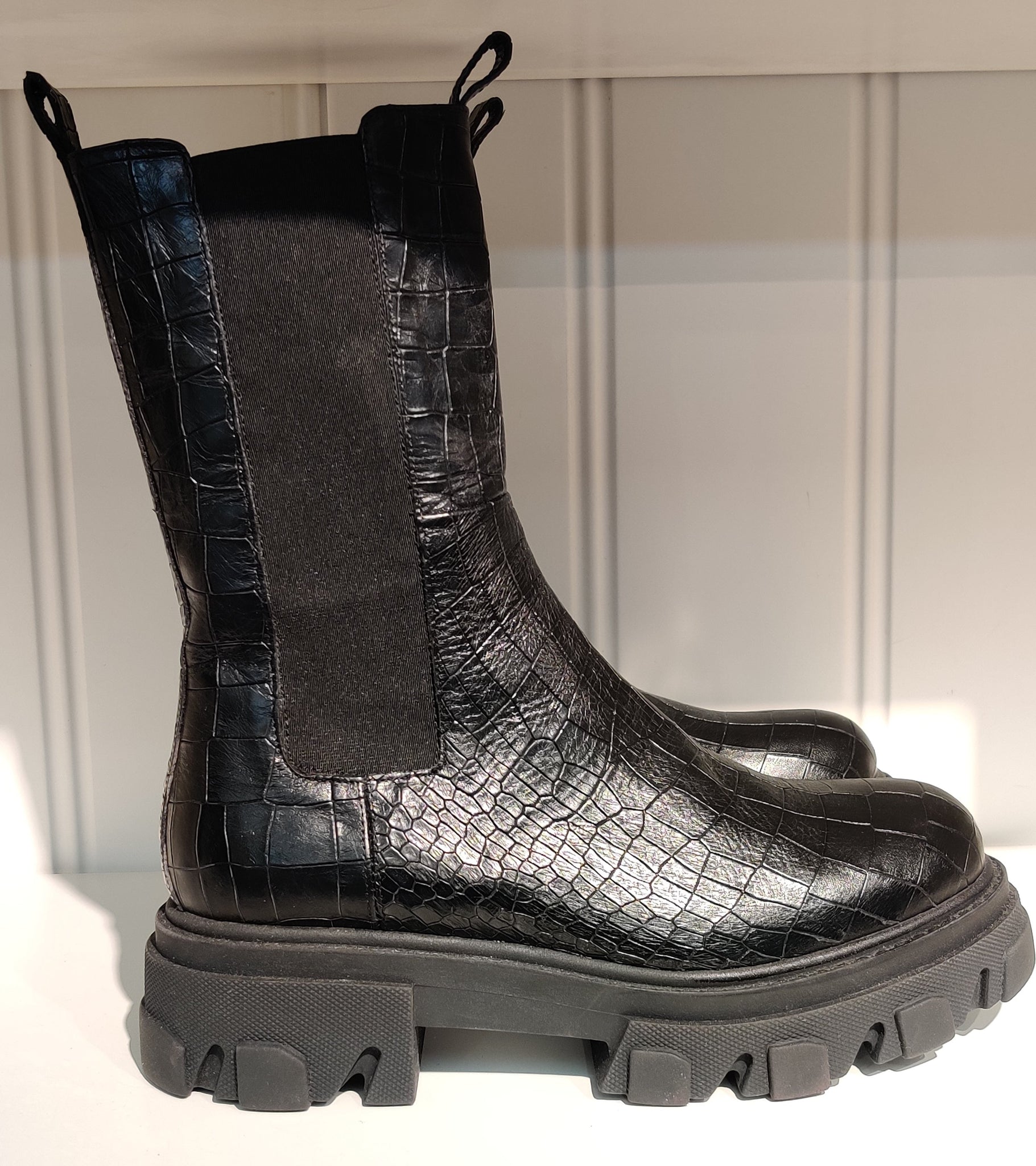 Shop Apair black croco boots, støvler til damer, secondhand, online hos Tales